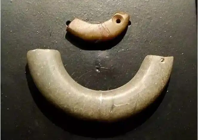 河姆渡遗址出土玉璜 距今约7000年