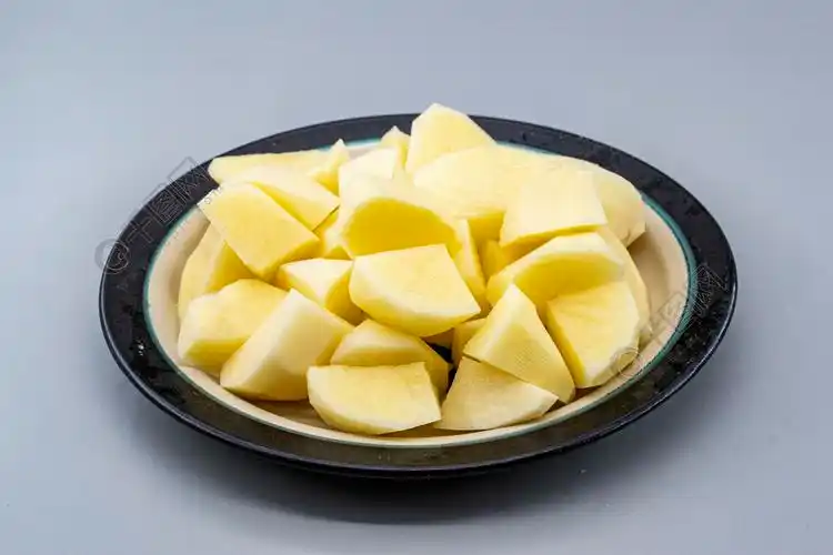 一盘土豆高清摄影图素材