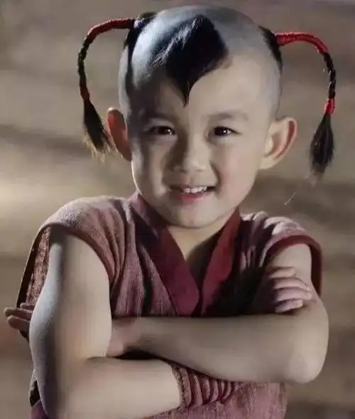 2,5位哪吒的扮演者:宋祖儿最好看,吴磊最可爱,而她演的最经典