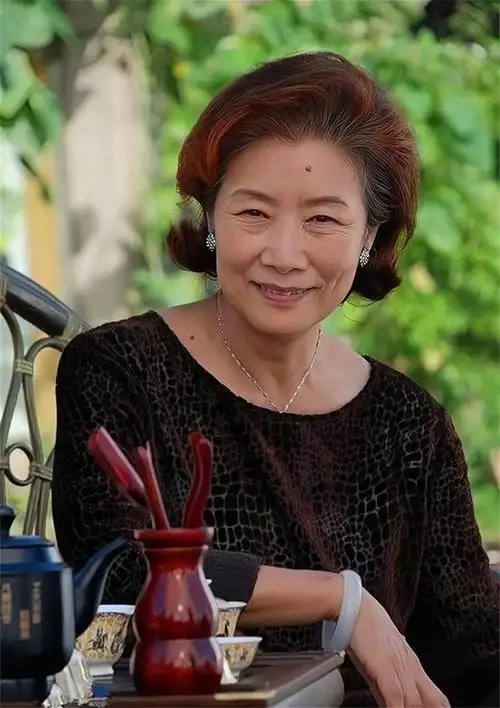 回顾吕中:嫁小学同窗恩爱一生,儿子儿媳是她骄傲女儿是国人骄傲