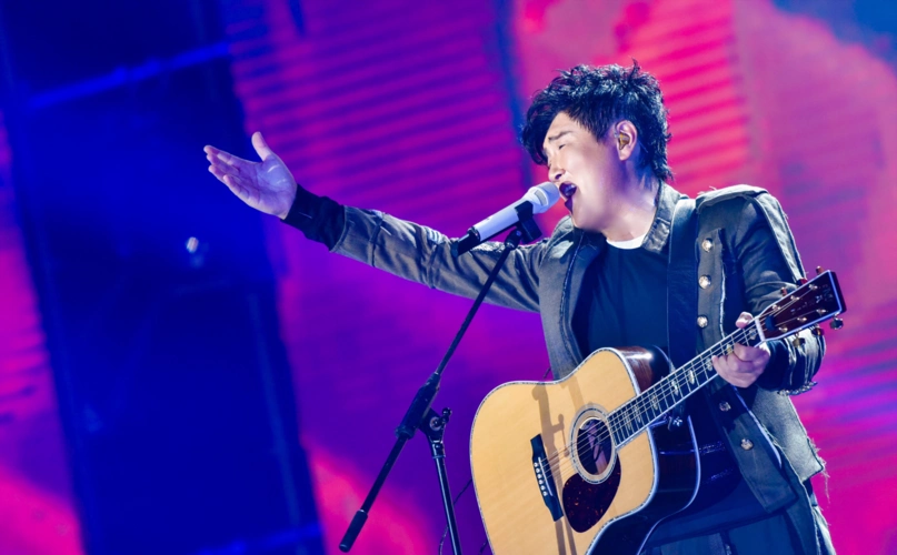 孙楠"乐在其中"杭州个唱落幕 张杰罗中旭助阵