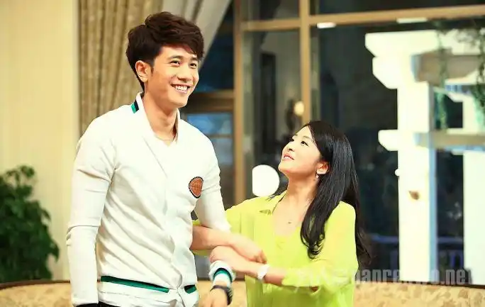 彭冠英张含韵公布恋情 官宣夫妇后再添喜事?