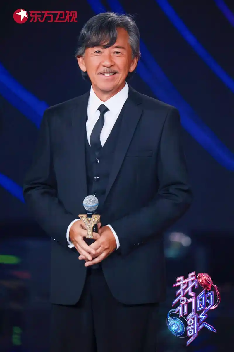 原创林子祥左耳听力受损仍坚持唱,获封yyds不知何意,74岁林子祥回归