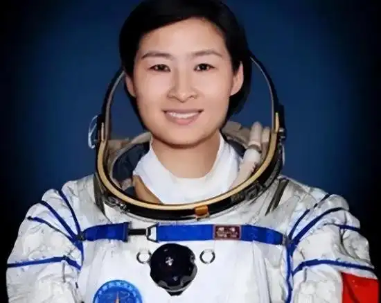航天女英雄刘洋,丈夫才貌双全,曾向妻子撒了个谎,妻子却不怪他