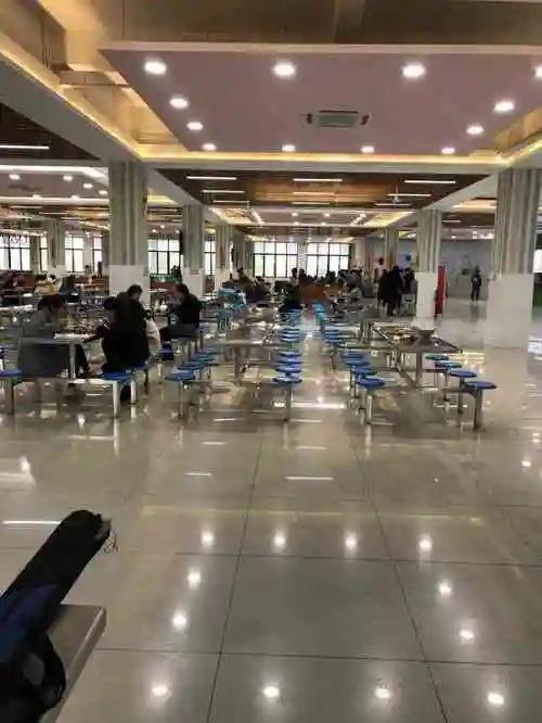 卫生高等职业技术学校食堂-"17届来了幸福 食堂改革了省去了大冬天.
