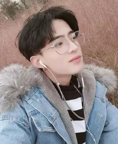 2019酷男孩发型 最新00后男生帅气发型推荐