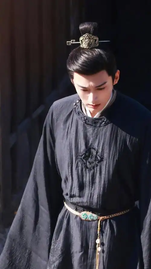 刘学义的古装造型运这回终于要翻身了吧黑色清冷,白色俊俏,红色明艳