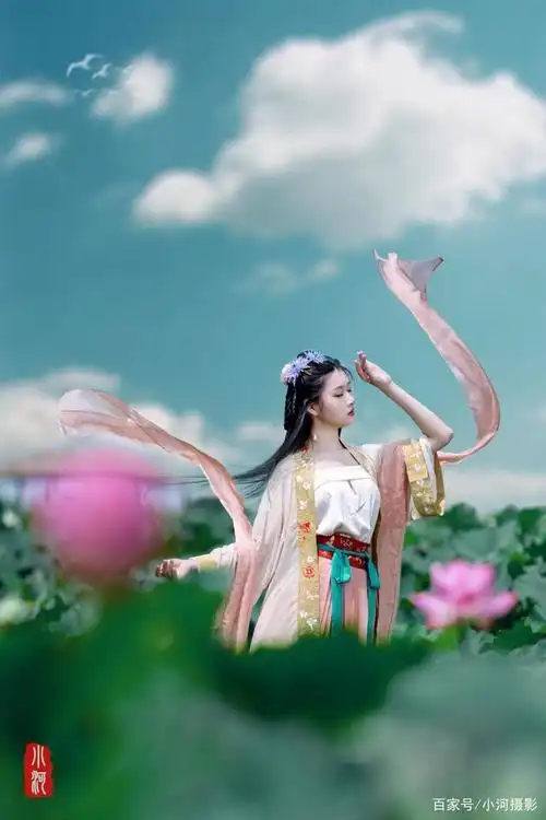 《戏莲》汉服古风莲花美女,谁能比我仙