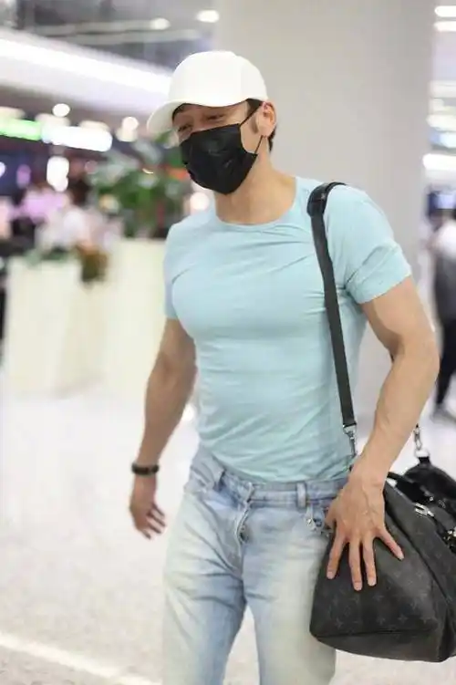 杨烁总算去油成功穿紧身衣也不显油腻健壮胸肌实在太加分