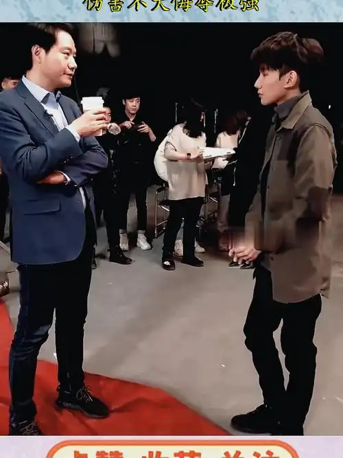 雷军和王源聊天,一个坐立不安一个镇定自若,伤害不大侮辱极强!