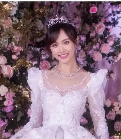 盘点7场明星世纪婚礼_唐嫣