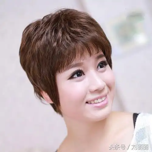 气质优雅时尚女人的发型,女人气质高雅的发型(好看优雅有气质全都在