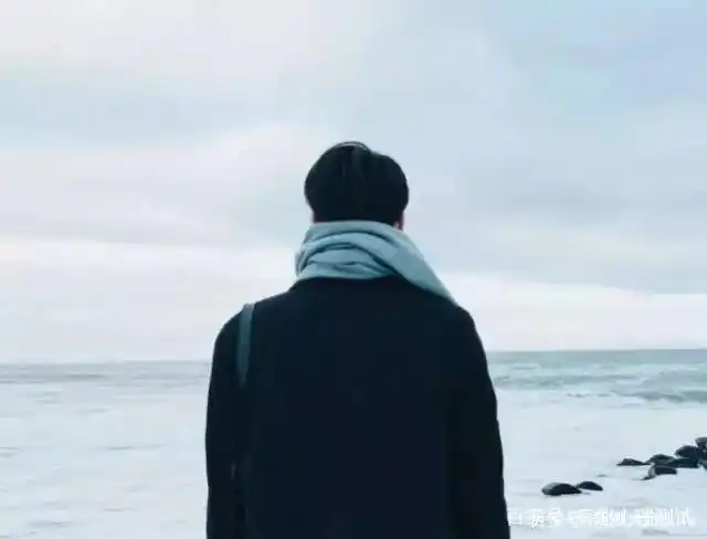 心理测试:凭直觉选一个男人背影,测你喜欢和哪种男生交往