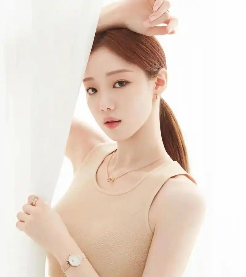 李圣经 sung-kyung lee,韩国模特,演员,代表作《女王之花》,《没关系