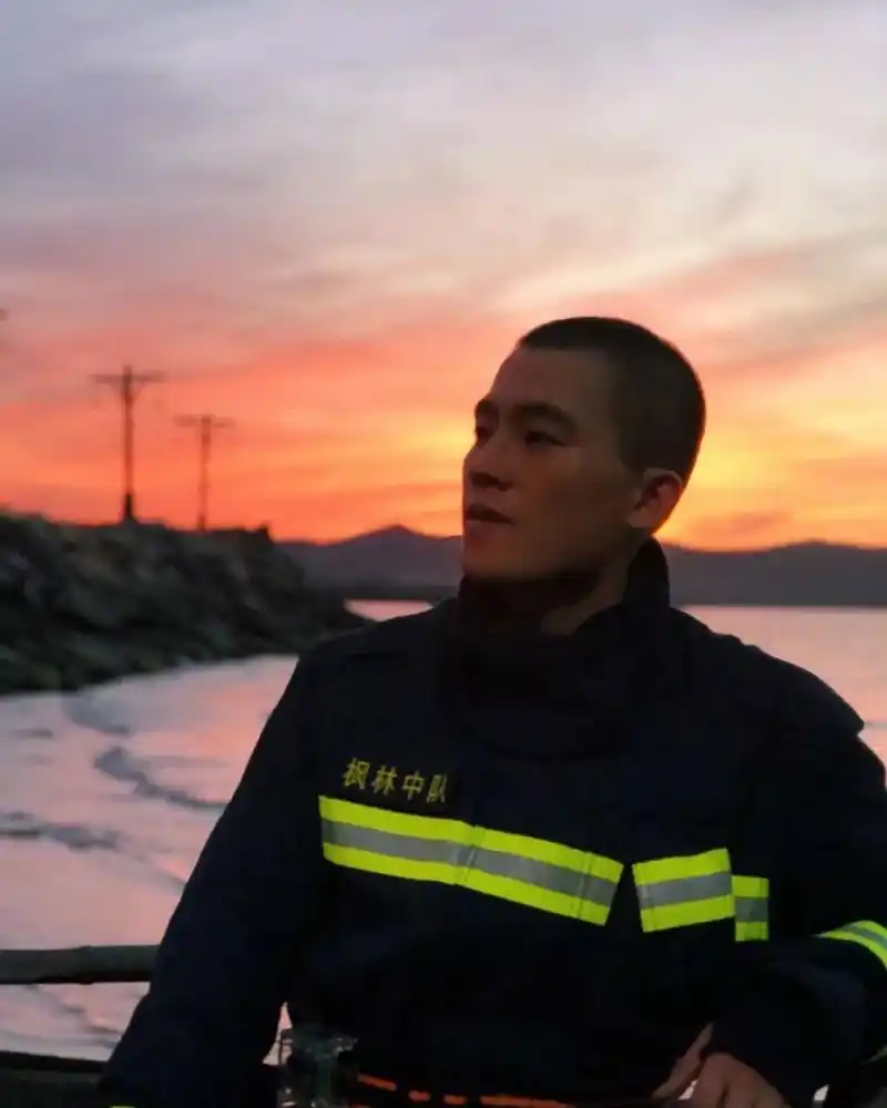 在综艺《真正男子汉》中,体验军人生活的欧豪,不怕流血不怕吃苦,勘行