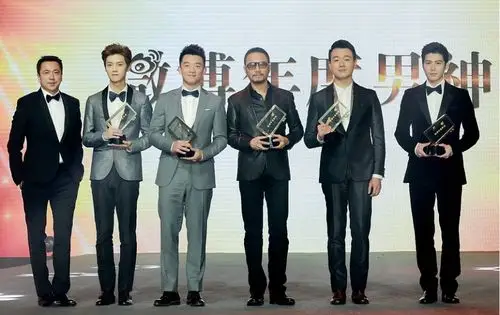 鹿晗张涵予郑恺佟大为等获微博年度男神