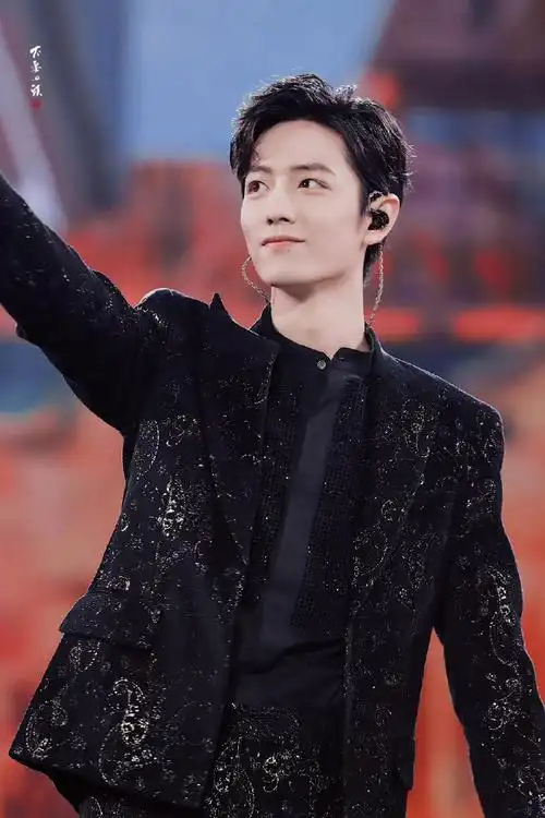 肖战##肖战演唱烛光里的妈妈##肖战在工作 粉丝在嗨皮