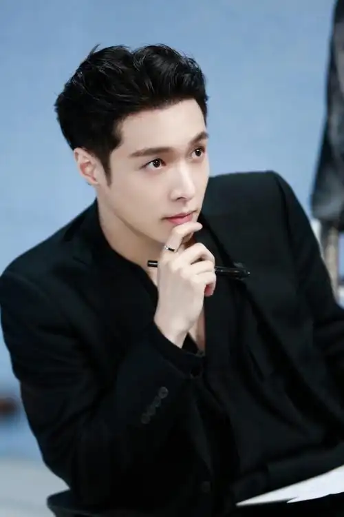 张艺兴少年之名化身少年制作人新专辑下半部即将上线