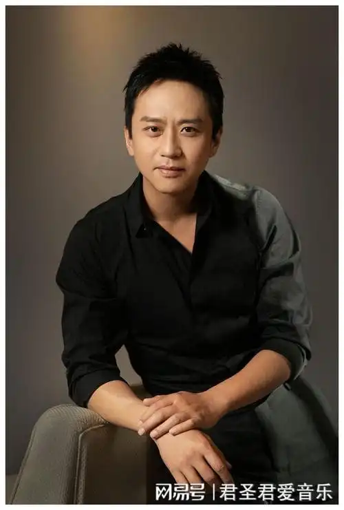 邓超作为一名演员,不断尝试不同类型的影视作品,但并非每一次都能获得