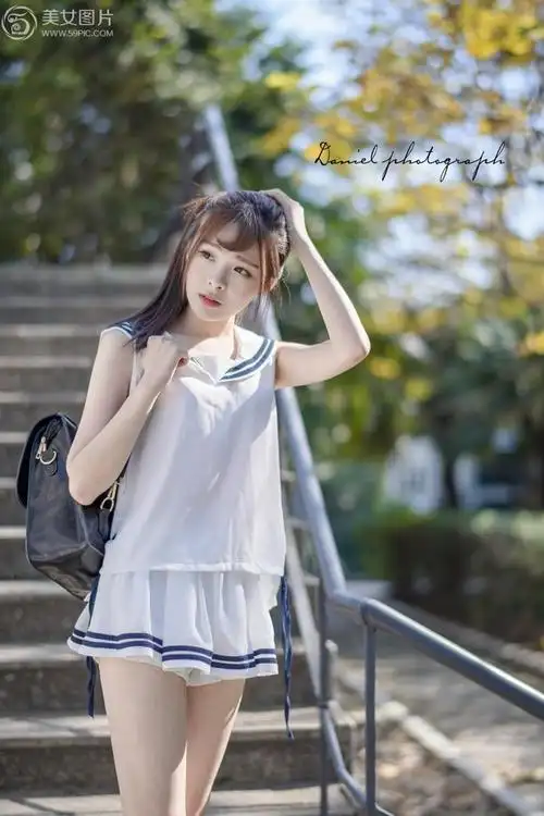 清纯女神校花超短白裙街拍写真显美腿第8张图片