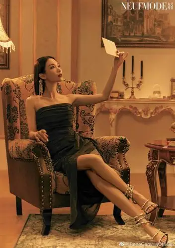 caovillacelebrity#@王霏霏fei 一袭抹胸长.