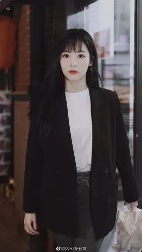 三哥气场两米五和行走的画报孙芮解锁早春时尚吧