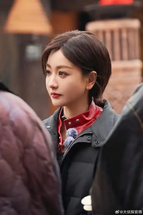 【《#大侦探沉默的三面羊#》高清剧照】之蓉一麦@杨蓉:大牌美妆销售