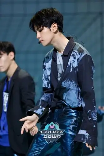 边伯贤 monster 打歌