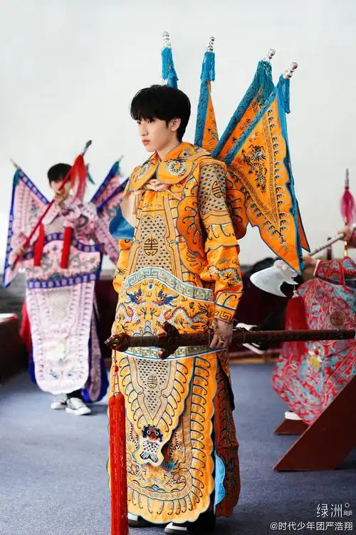 严浩翔好适合穿戏服!_高清图集_新浪网