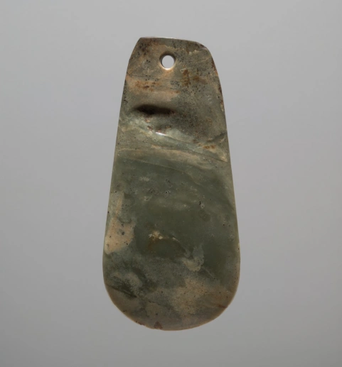 新石器时期马家浜文化玉钺美国哈佛艺术博物馆藏