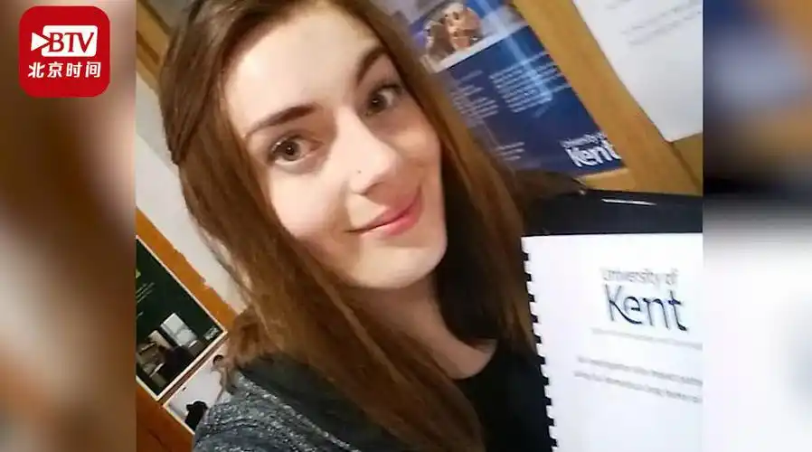 英国26岁#美女学霸被嘲笑有口音后自杀#  同学曾称她"口音太土" 】