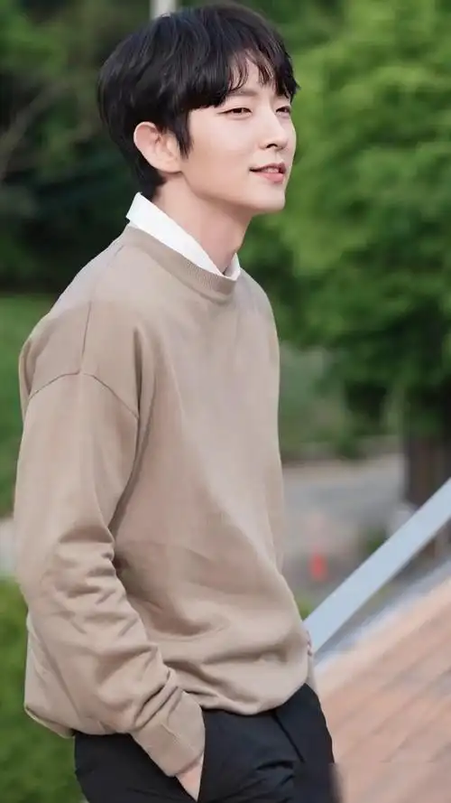 单眼皮男神李准基,年近四十重回颜值巅峰,是荷尔蒙爆棚的欧巴!