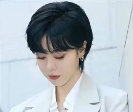 文艺风短发发型 轻松打造日系小清新风格