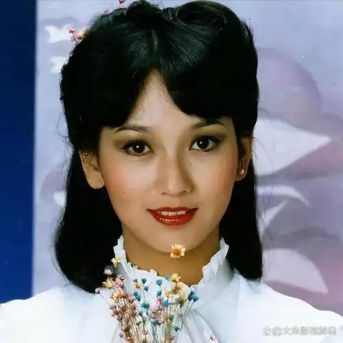 赵雅芝三子现状长子47岁次子44岁小儿子37岁个个让她骄傲