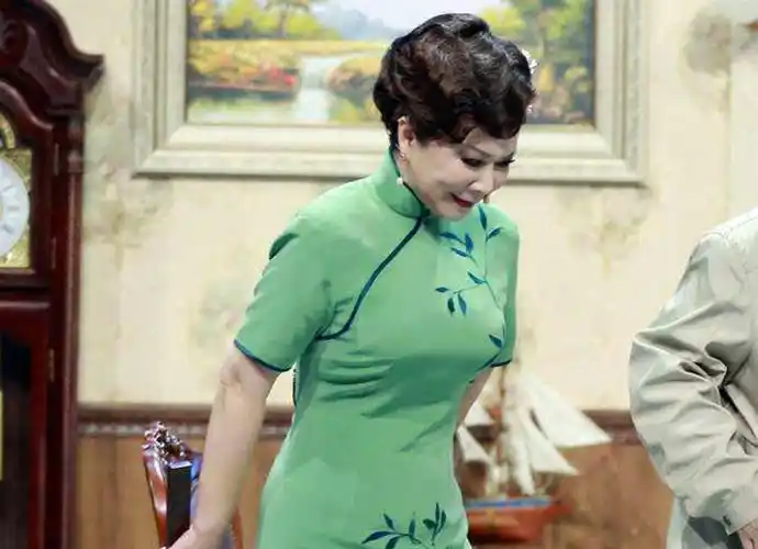 盲女登台坐稳小品一姐蔡明55岁尝试男人装网友图啥呢