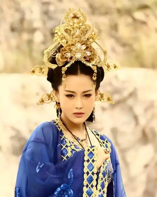 而罗海琼,王丽坤,霍思燕她们三个版本的妲己,总透着一股楚楚可怜的