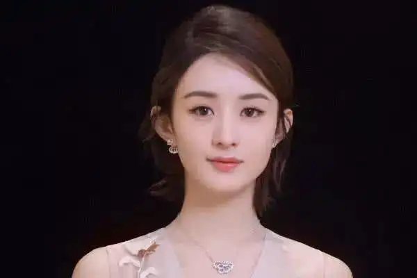 赵丽颖一直偏爱中分发型看到三七分网友美炸了