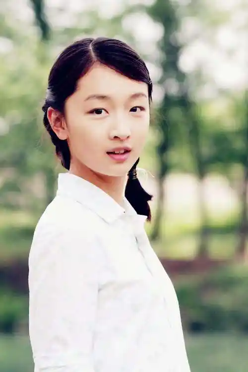 31岁周冬雨五官大变认不出!