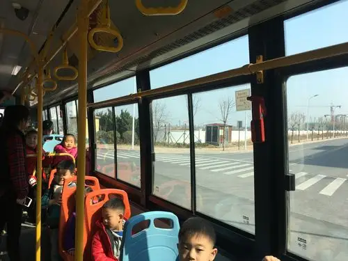 一起乘坐公交车