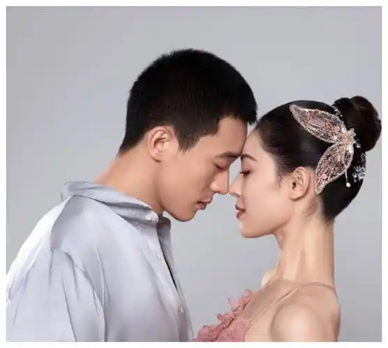 女神钟楚曦正式公布恋情!与男友晒甜蜜照片,秀恩爱满满!