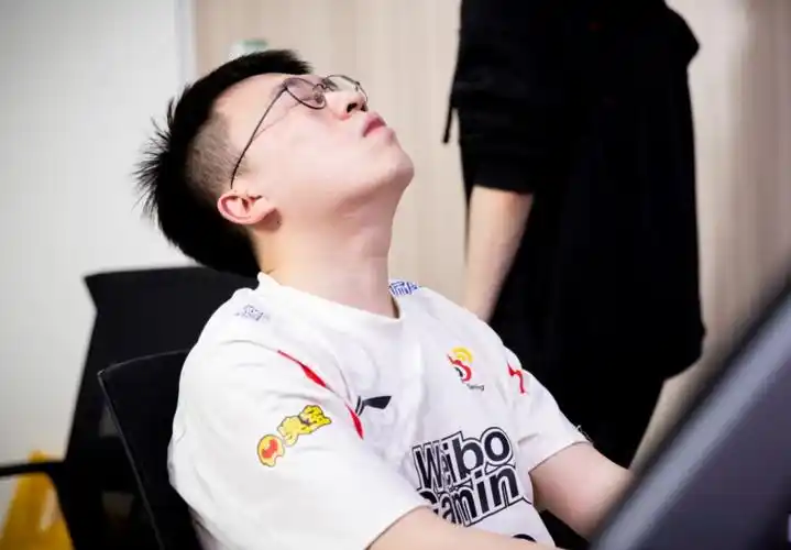 看来除了队伍本身需要调整,wbg其他方面也急需解决让