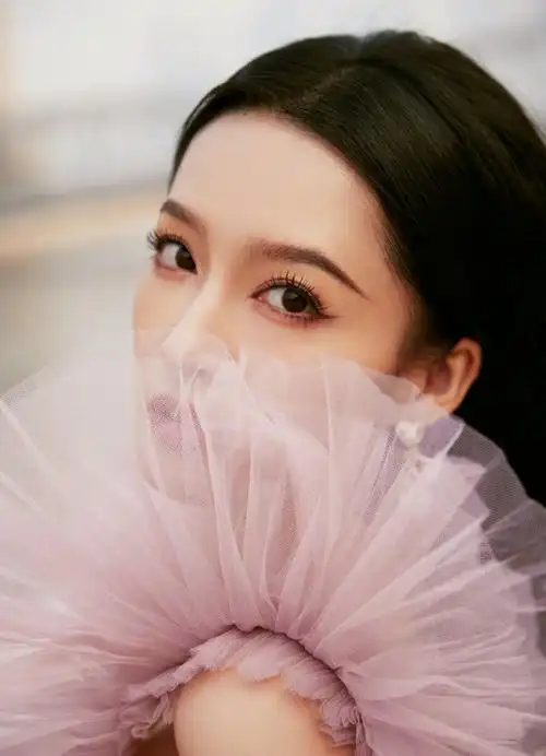 李沁飞袖露背粉纱裙##李沁飞袖粉纱裙