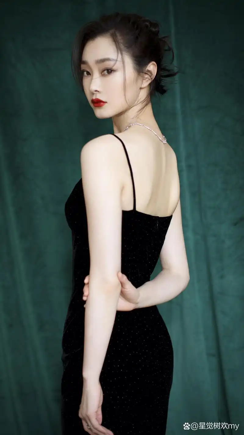 宋轶以往的那些恋爱史很难被挖出来,主要是她交往的那些前任都是有点