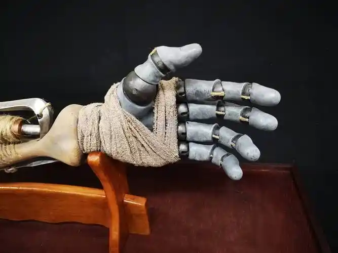细节惊人到发指这款只狼义肢每个手指都能灵活运动
