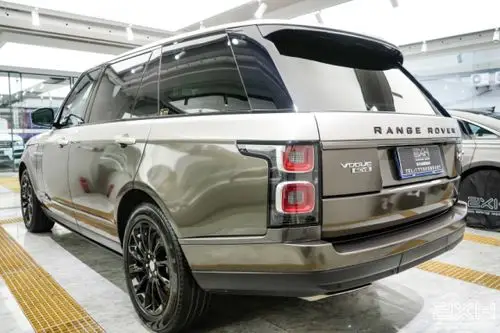 厦门汽车贴膜 路虎揽胜贴车衣后秒变新车