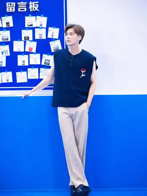 李易峰克莱因蓝一下帅到了我的心巴上