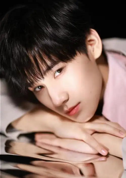 艺能满分治愈笑容真诚洒脱青春活力清爽干练张真源夏日少年派