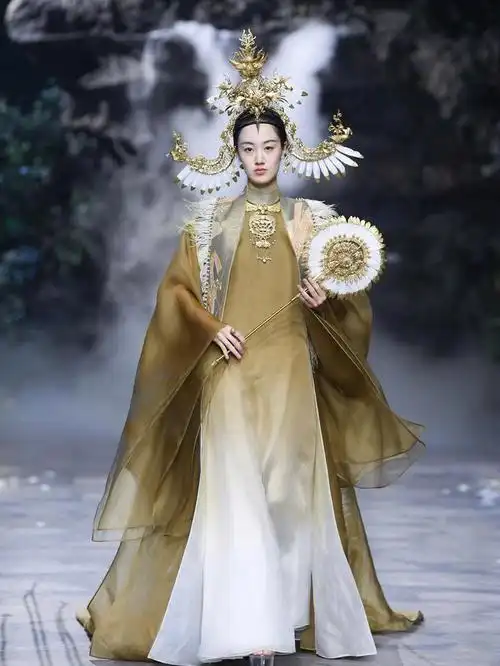 2022春夏北京盖娅传说熊英