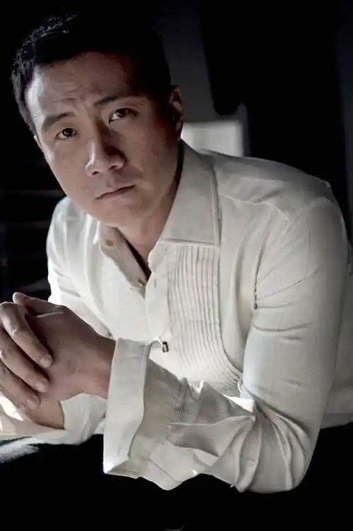 胡军:与初恋女友交往23年,不担心绯闻,婚后儿女双全,幸福美满