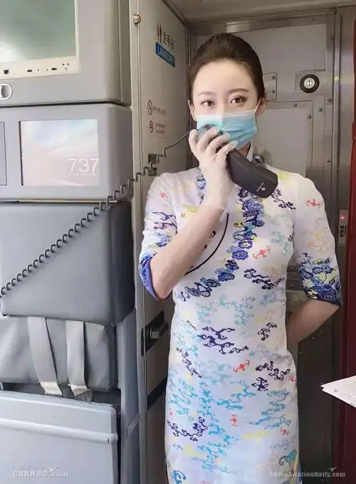 海南航空乘务员丁颜口罩背后的温暖和真情